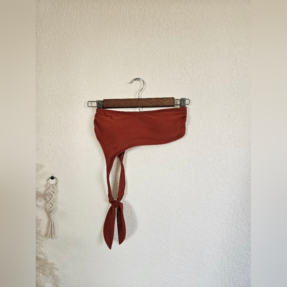 Abercrombie &Fitch One-Shoulder Bikini Top & High-Waist Cheeky Bikini Bottom - Picture 8 of 10